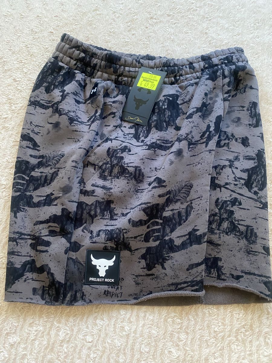 Under Armour Pantaloni: Under Armour Project Rock Shorts Grau/Schwarz Grösse M – Nuovo e nell'imballaggio originale da Rothrist venduto da SvenSeven