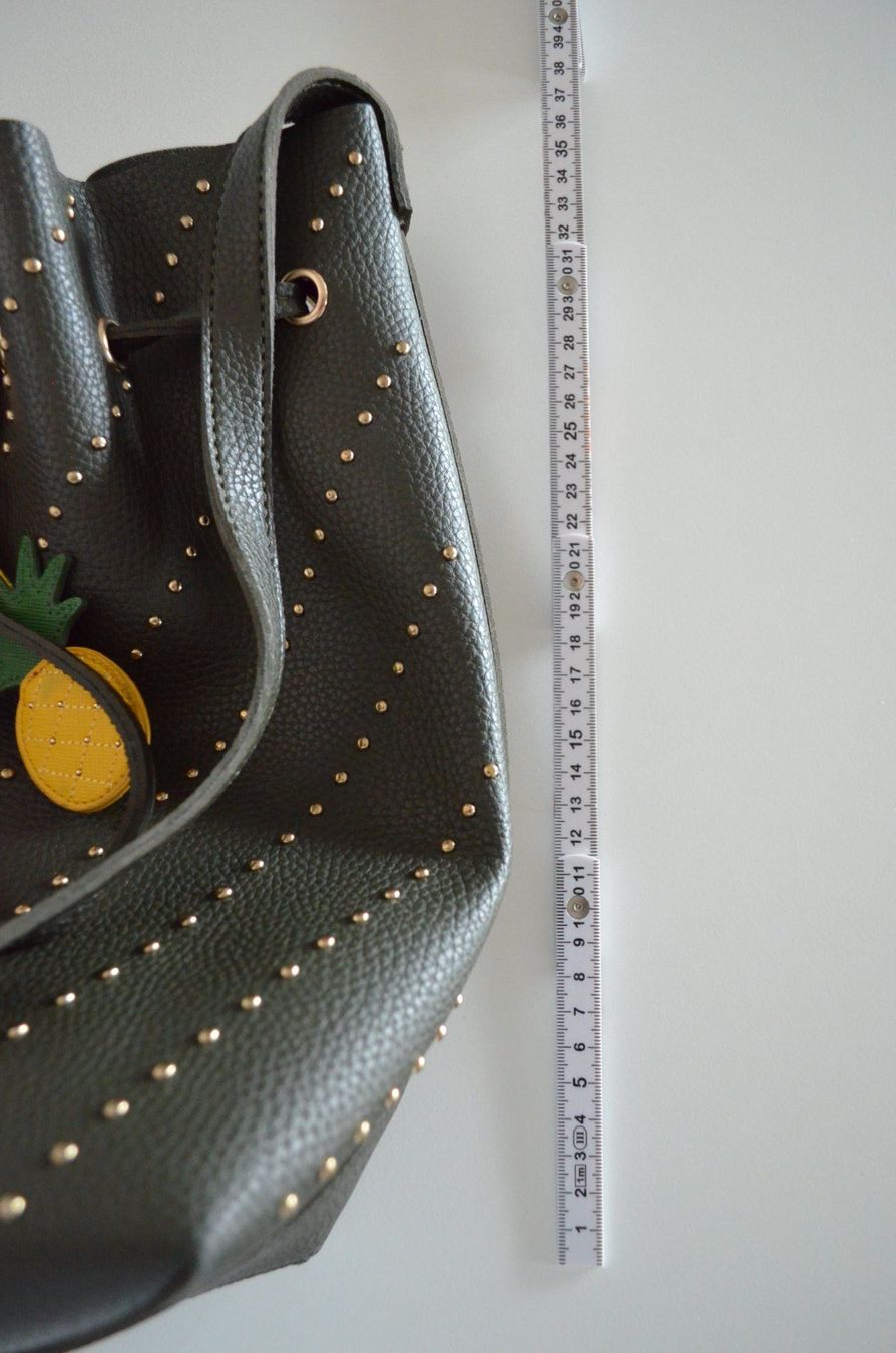 Borse da donna: Beuteltasche mit Nieten – Usato da Locarno venduto da DarjaRonco 3