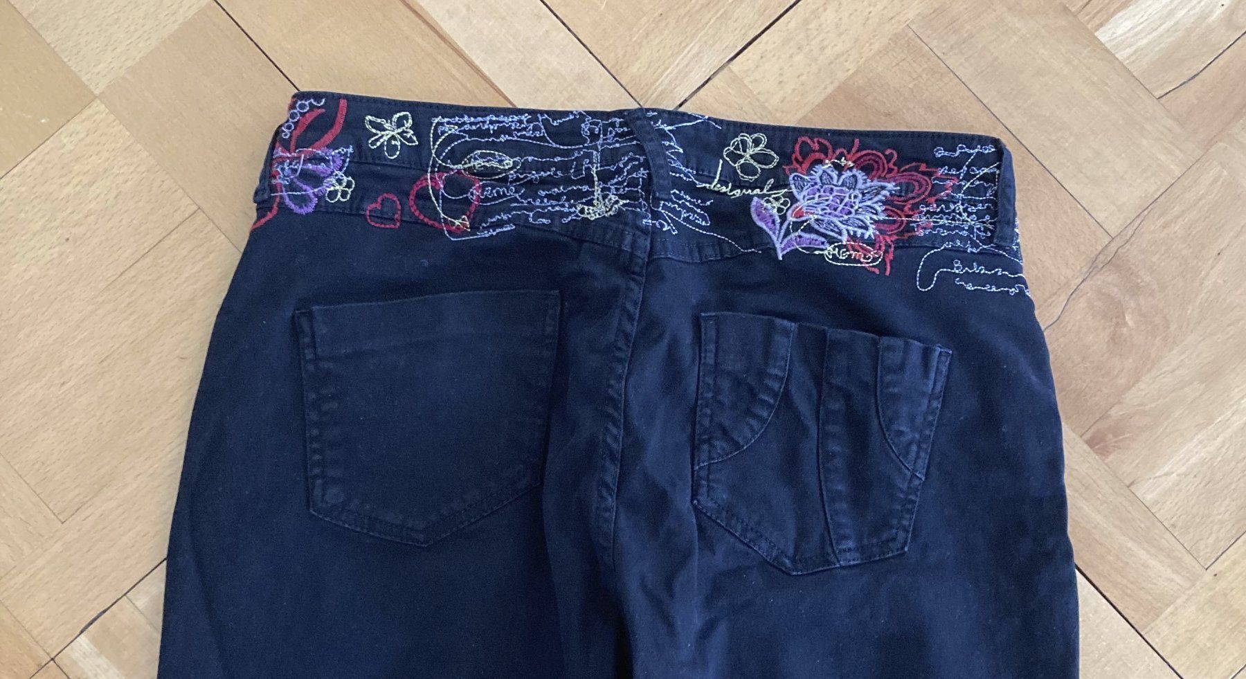 Desigual Jeans: Desigual jeans noir taille M – Usato da Lausanne venduto da Chips_1 4