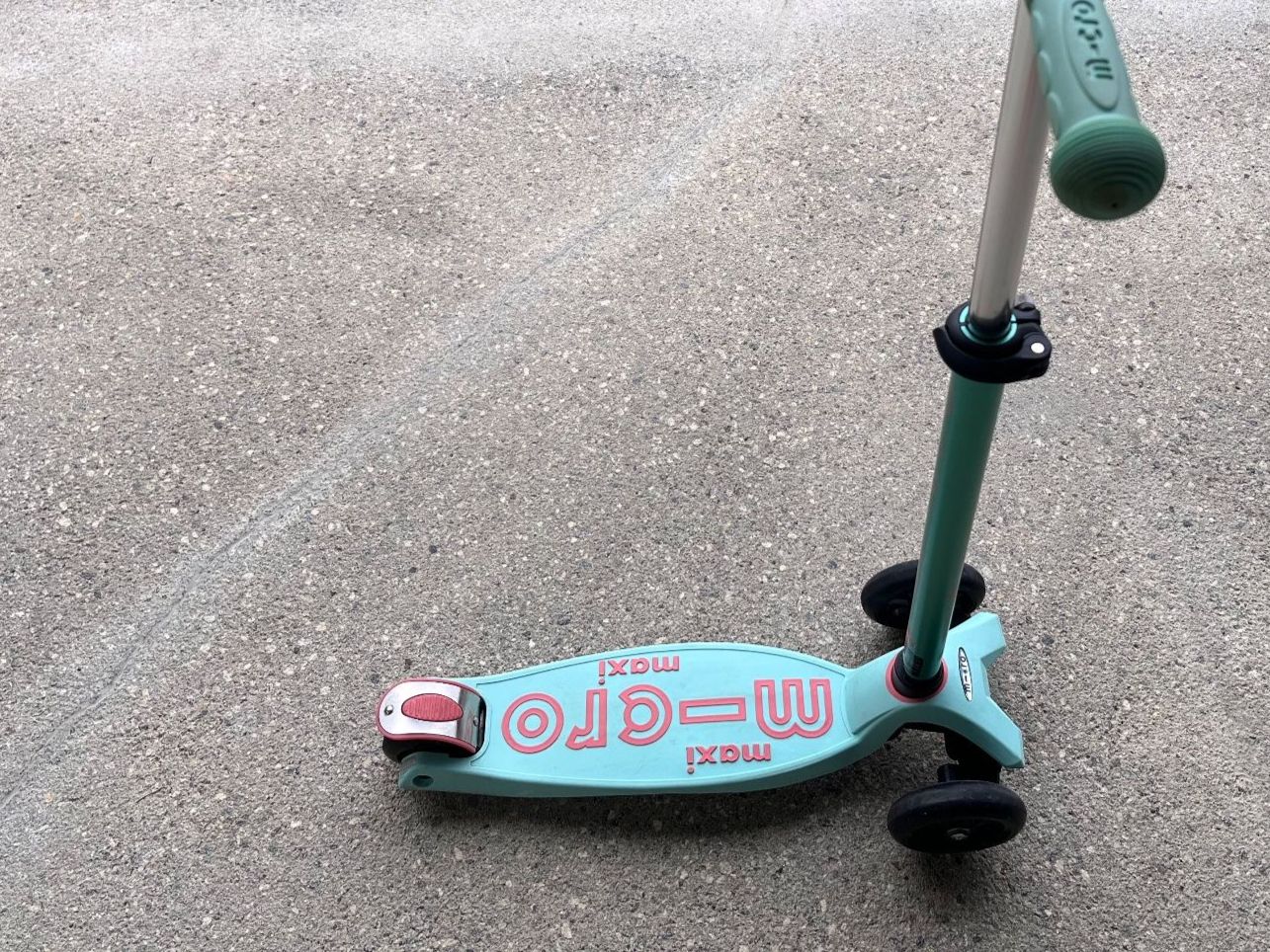 Micro Kickboard: Scooter / Trottinett: Maxi Micro Deluxe, Mint – Usato da Nendeln venduto da look4you