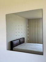 Designer Wandspiegel mit 25 eingearbeiteten Glaskugeln