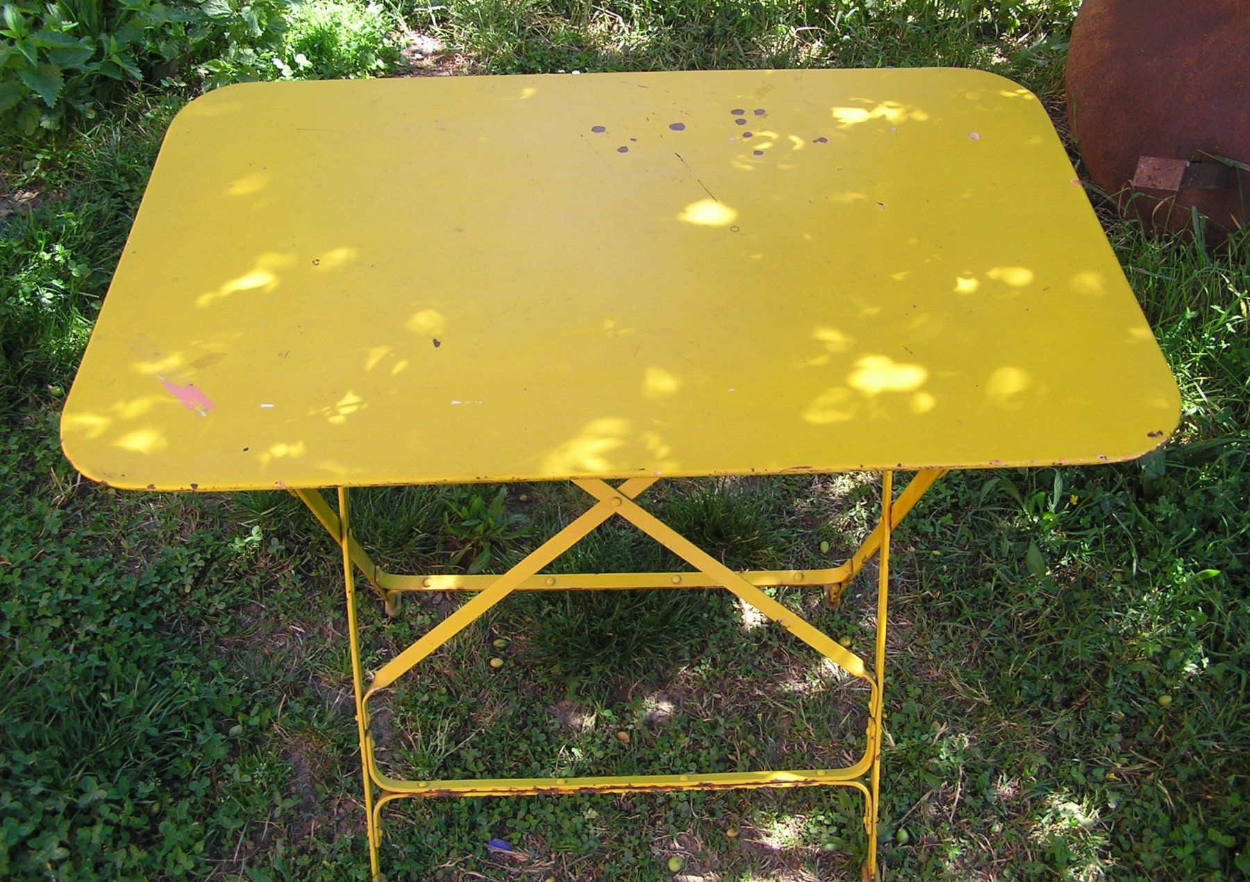 Tavoli: ALTER METALL KLAPPTISCH GARTENTISCH – Usato da Grenchen venduto da Antique-hunter 1