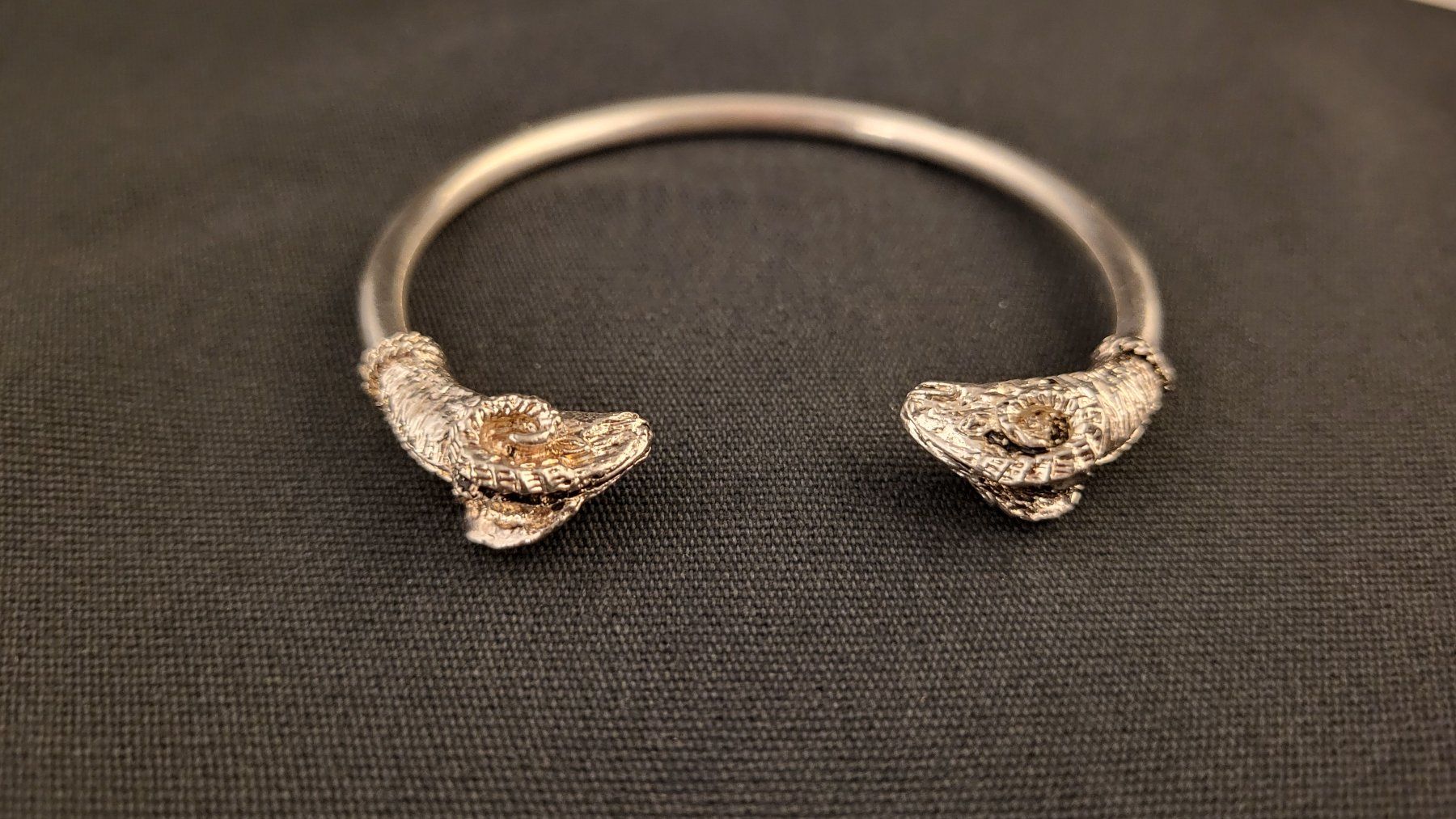 Bracciali & Braccialetti: Armreif mit Widder-Köpfen – Usato da Basel venduto da spinne02 3