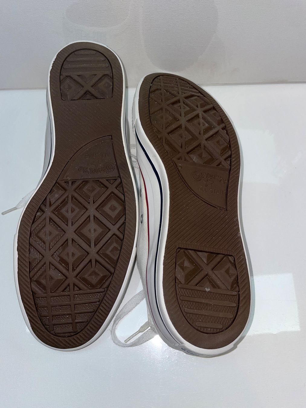 Converse Chaussures hommes: Weisse Converse 'All Star' in Grösse 42.5 – D'occasion à Wolfhausen par Mawere 1