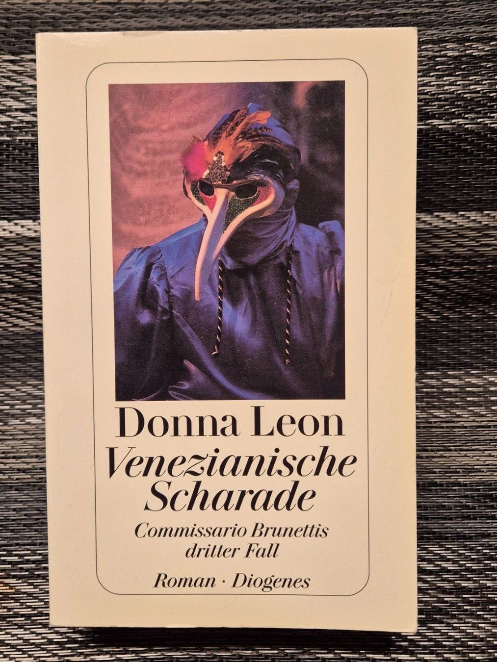 Libri: Donna Leon: "Venezianische Scharade" – Usato da Rüttenen venduto da Mushorn