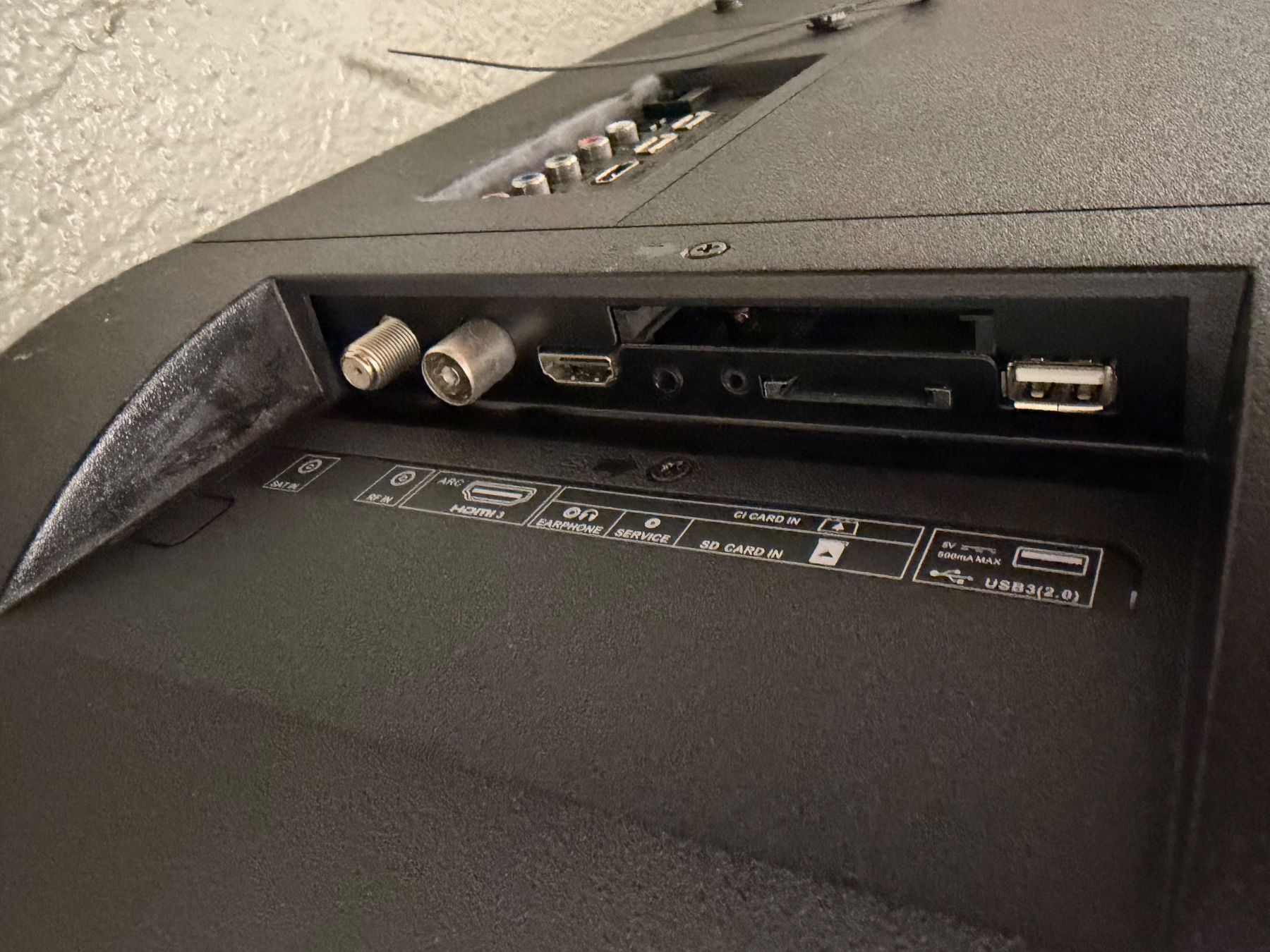 Sharp Fernseher: Sharp Fernseher schwarz gebraucht mit Standfuss – Gebraucht aus St. Gallen von wintiboy 2
