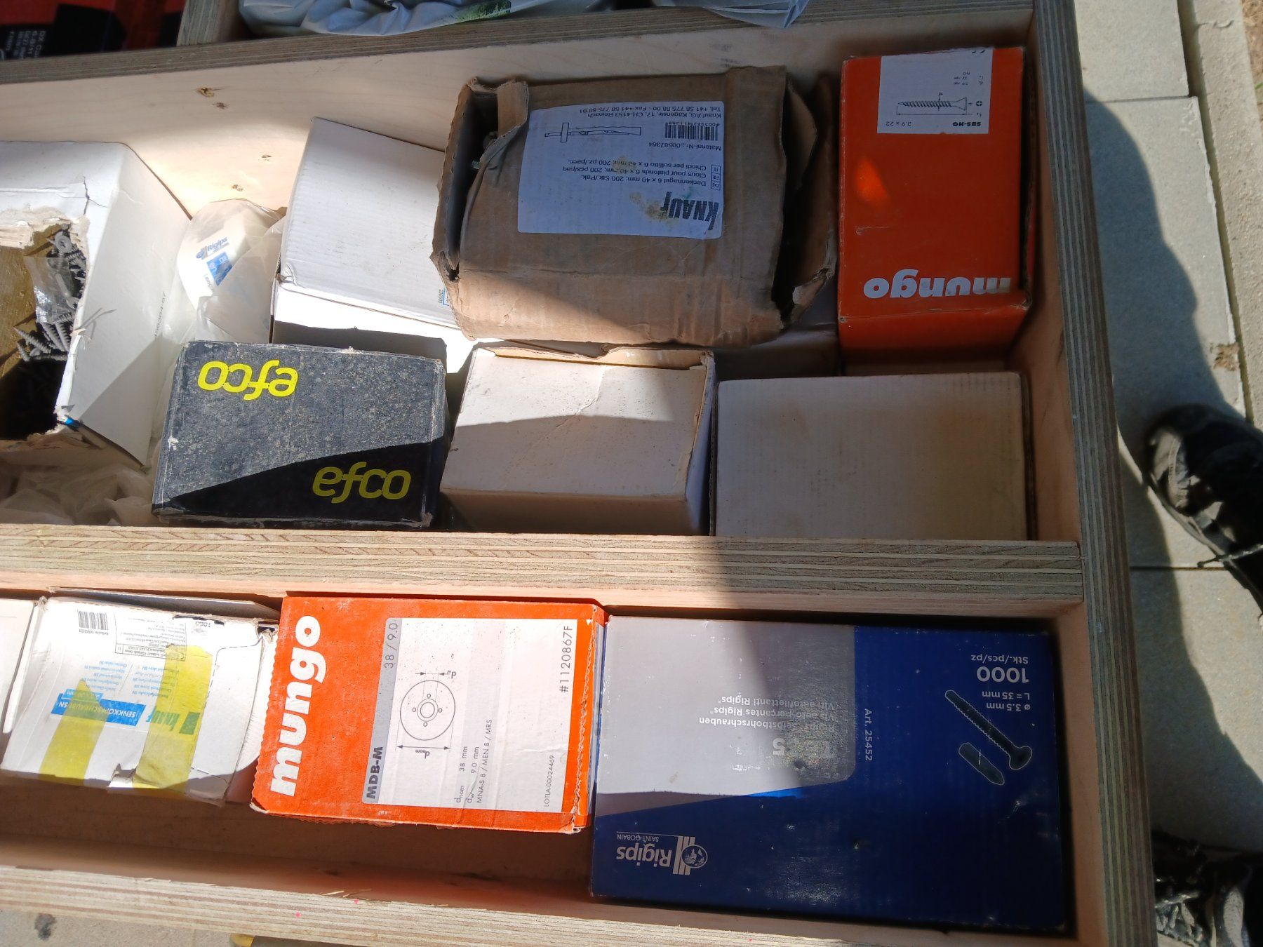 Caisses de transport: Div. Gipser Schrauben mit Kiste – D'occasion à Pfaffnau par Hansrudi 4