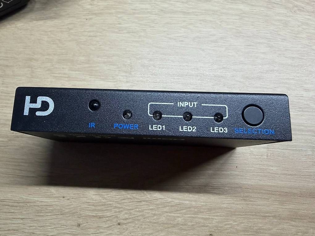 Hub & Switch: Commutateur HDMI HDélite 3x1 avec télécommande – Usato da Petit-Lancy venduto da acetik 2