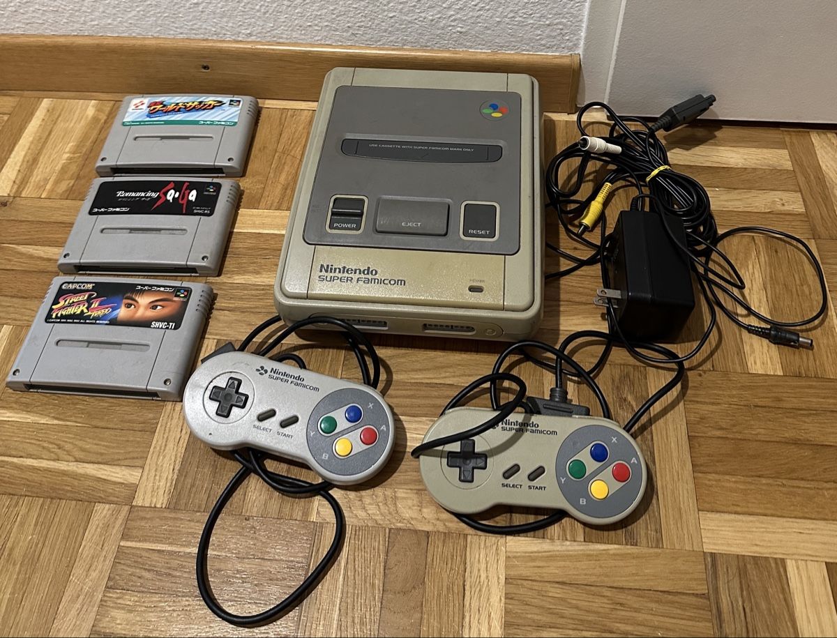 Nintendo Console: Super Famicom Konsole, 2 Controller, 3 Game – Usato da Oberengstringen venduto da sasej