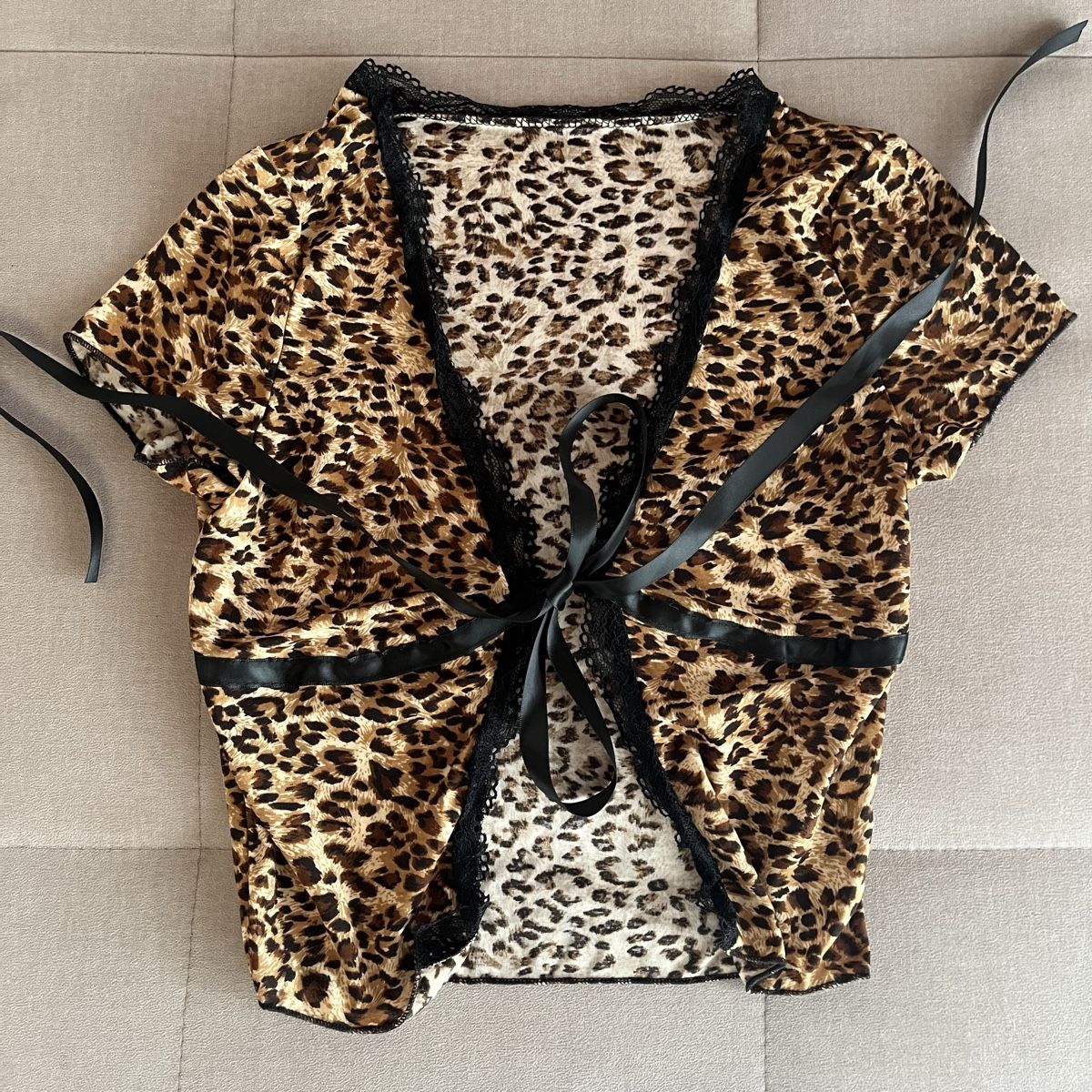 T-shirt: T-shirt mit Leopardenmotiv – Nuovo (secondo la descrizione) da Cunter venduto da tiramisuuu_ 1
