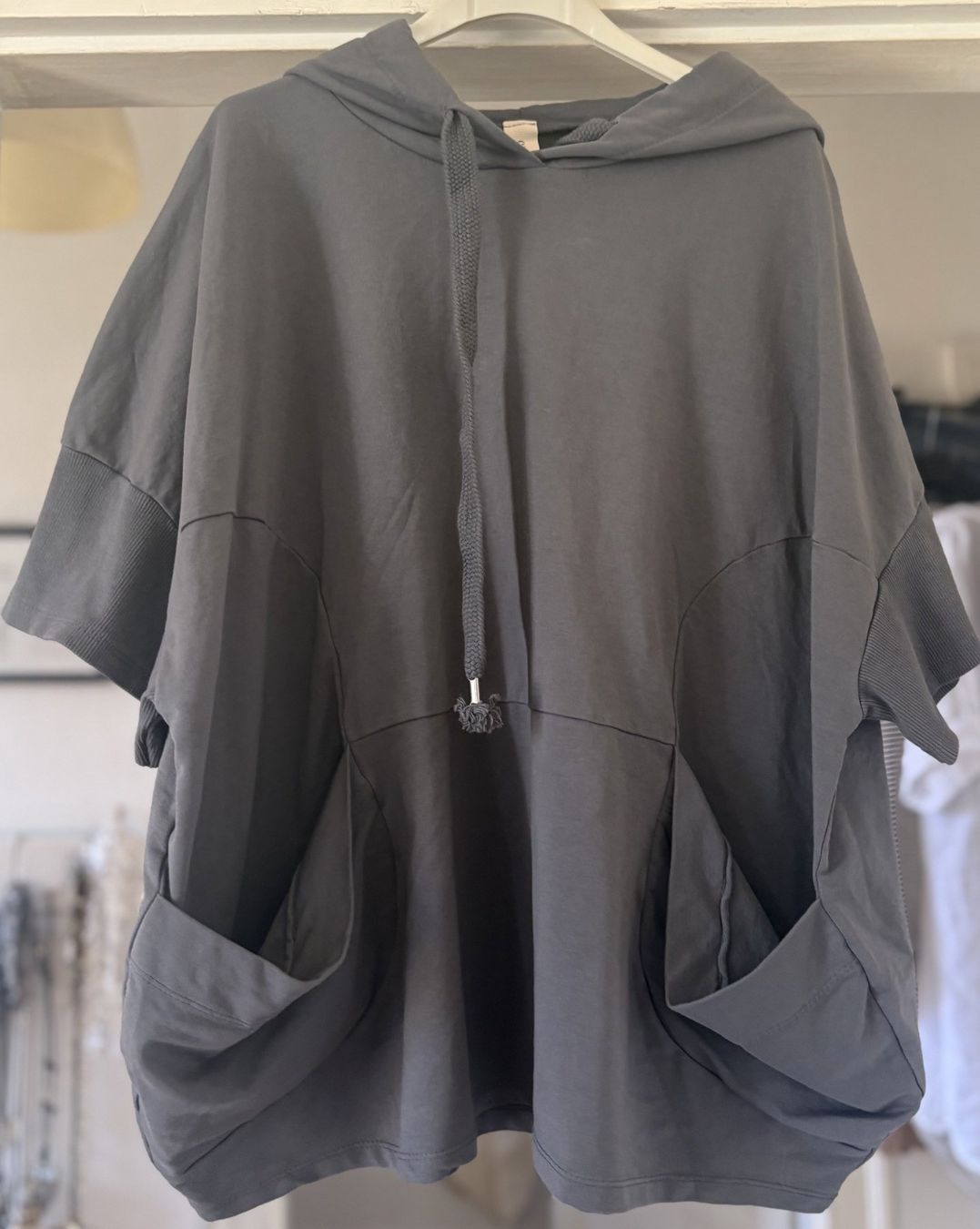 Maglioni & Felpe: SWEAT-HOODIE EN COTON! M – Nuovo e nell'imballaggio originale da Locarno venduto da NicoNion