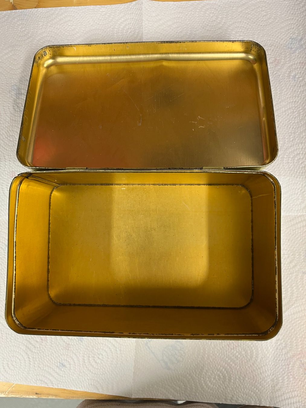 Barattoli: Alte Schatulle Blech-Dose / Büchse mit Rosen-Muster – Usato da Mumpf venduto da dadaboygugulini 6