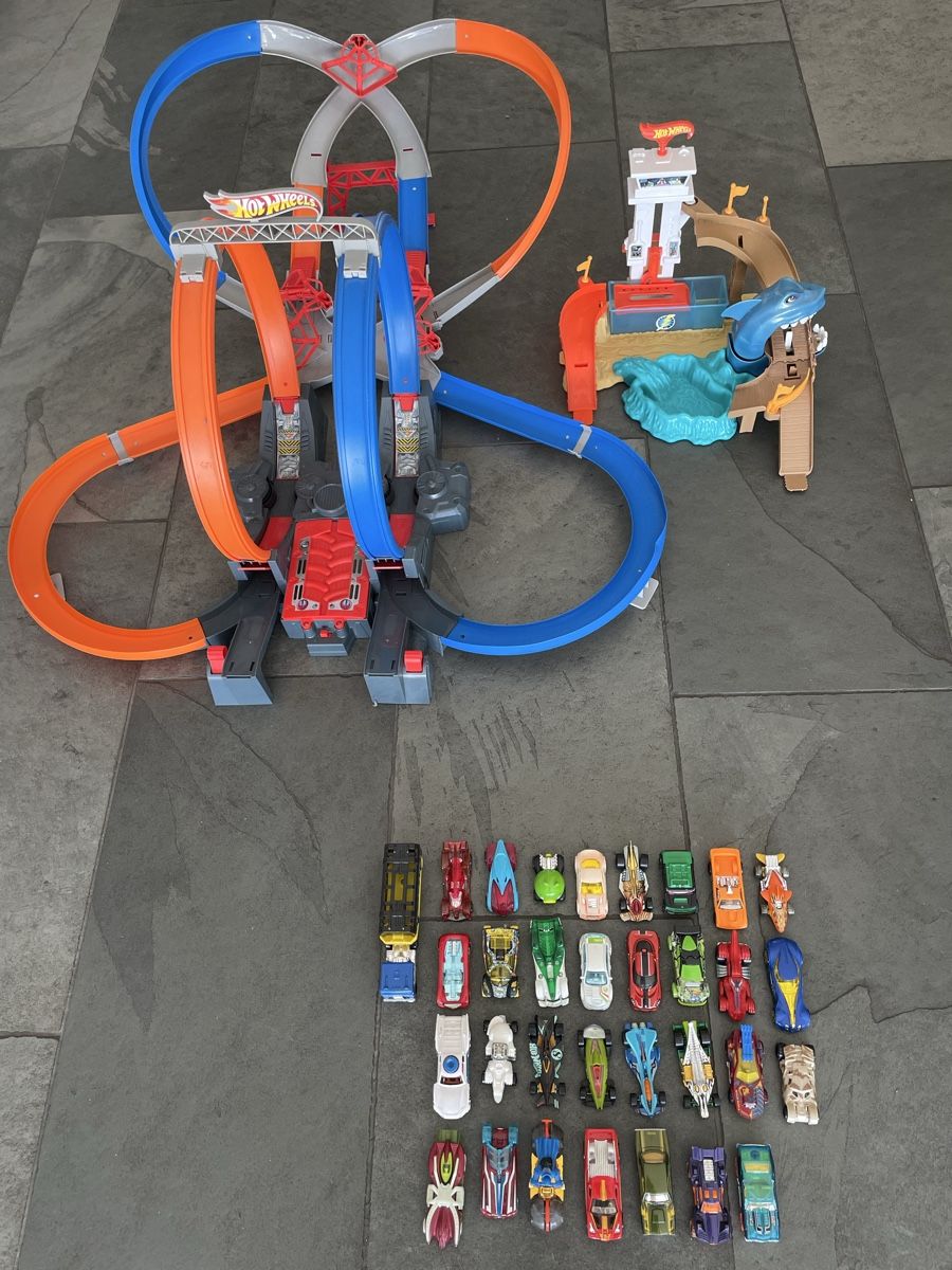 Hot Wheels Spielzeuge: Hot Wheels Bahnen und Autos – Gebraucht aus Zollikon von yul_5wgc