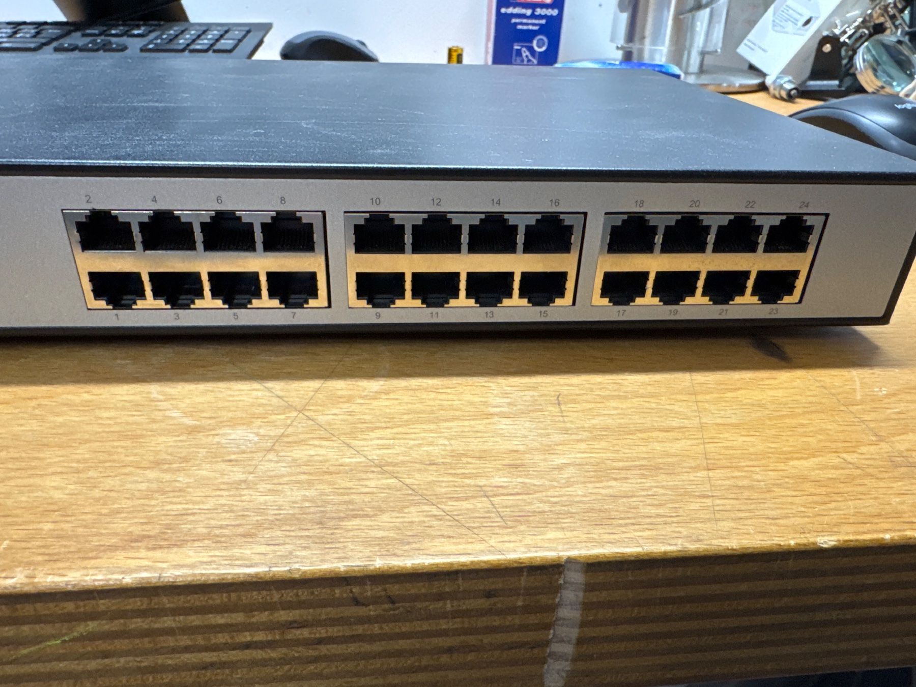 Hubs & Switches: 24 Port Gigabit Ethernet Switch – D'occasion à Lommiswil par Daniro 2