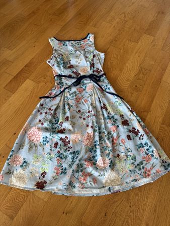Orsay Sommerkleid mit Blumenmuster – Grösse 32/34