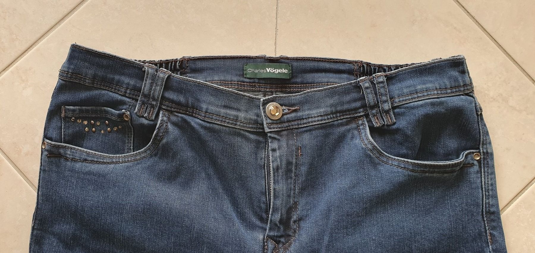 Jeans: Bequeme 7/8 Jeans mit Strass-Deko und Elastbund Gr. 42 – Gebraucht aus Flawil von Seestern5 1