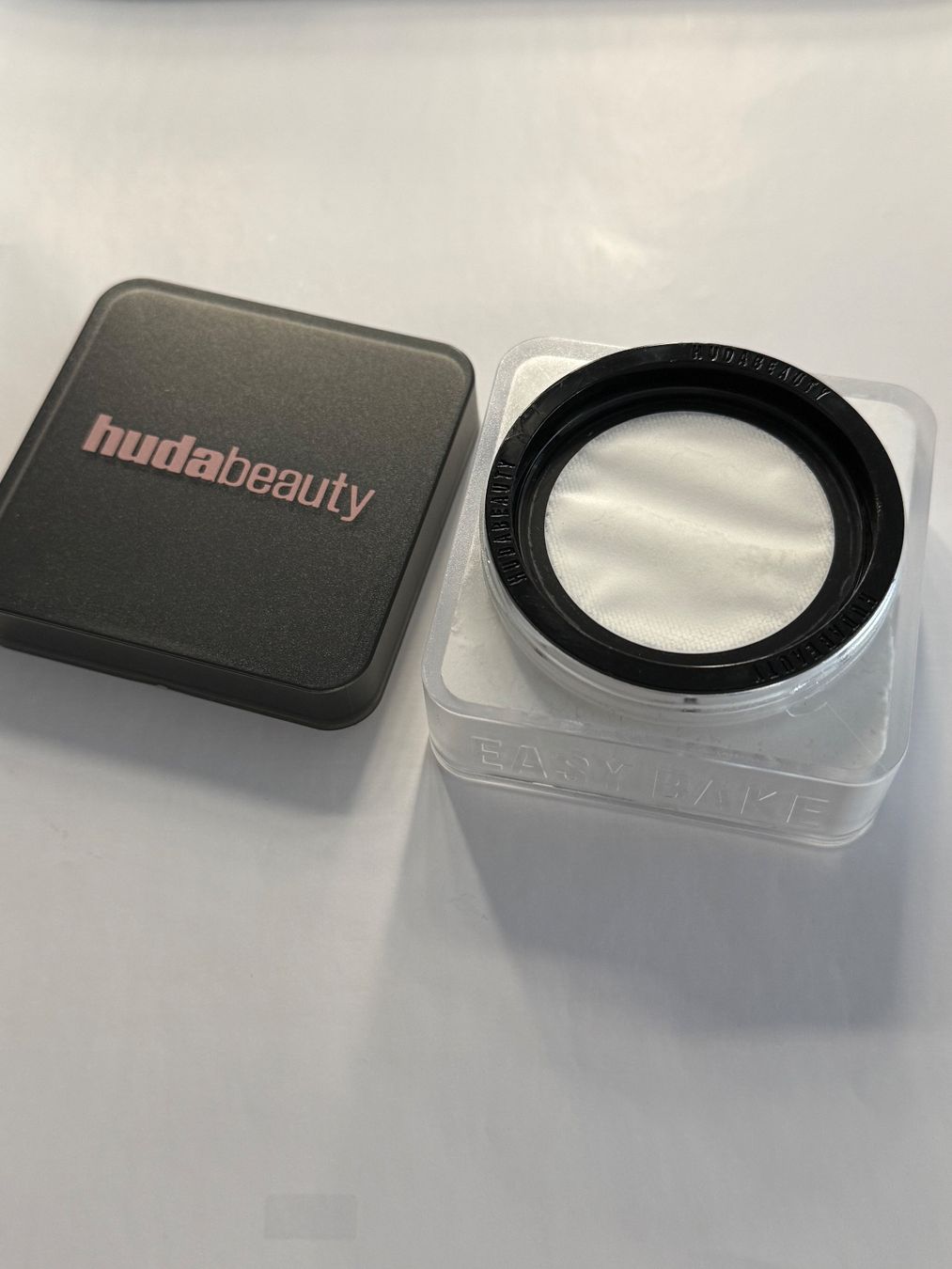 Huda Beauty Make-up: Huda Beauty Powder – Neu und originalverpackt aus Baar von xata 2