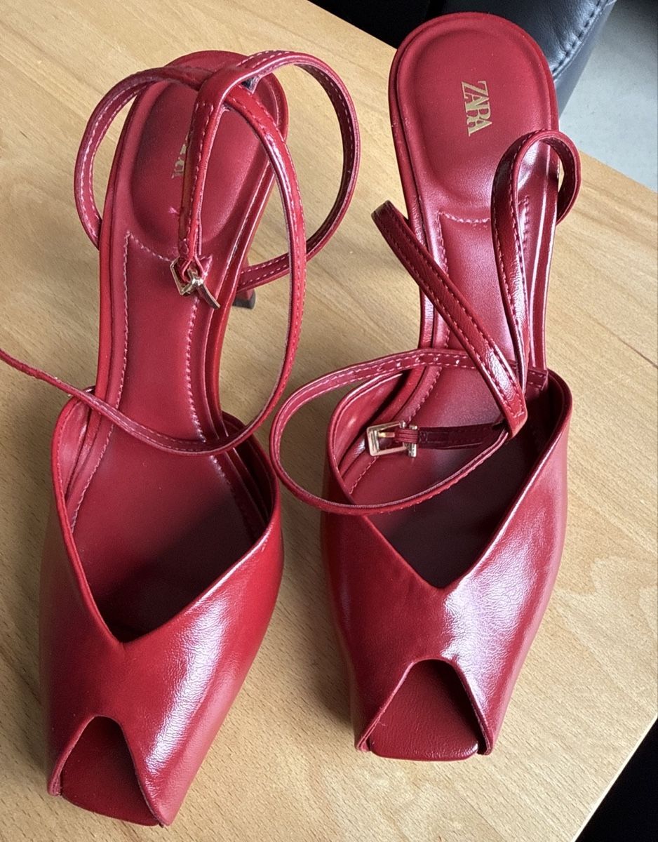 Zara Scarpe da donna: Rote ZARA Pumps – Usato da Zürich venduto da Ginaa