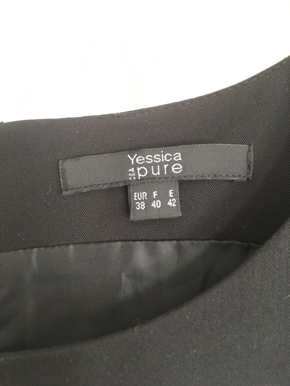 C&A Vestiti: Robe noire sans manches C&A – Usato da Sion venduto da edelweissse 2