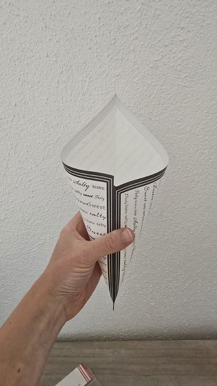 Cibi & Specialità: SPITZTÜTEN newspaper cones for serving pommes x36 – Nuovo e nell'imballaggio originale da Wislikofen venduto da Riko007 3