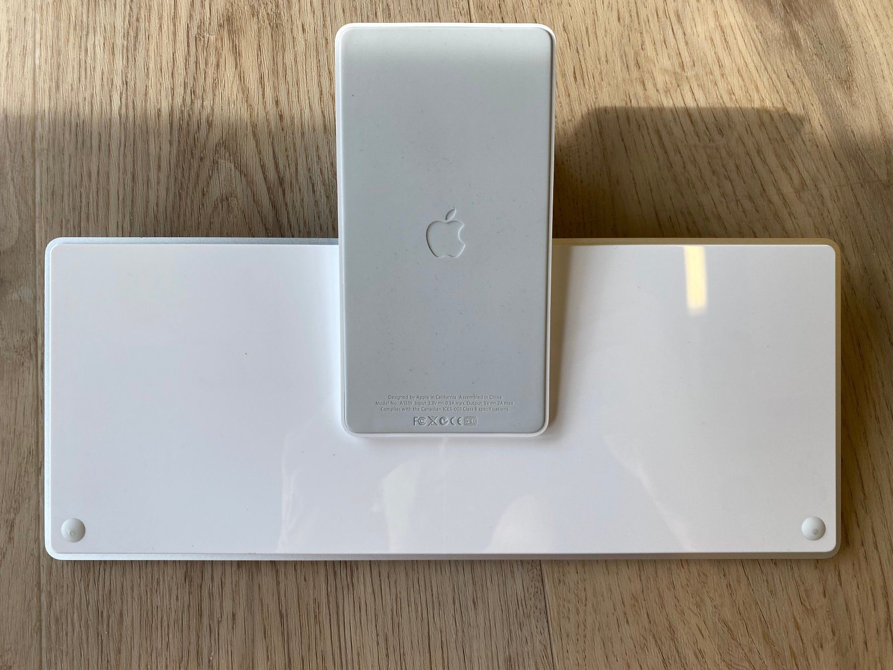 Apple Tastiere: Apple Wireless Keyboard A1359 CH mit iPad Dock Bluetooth – Usato da Wetzikon ZH venduto da BackToRetro 2