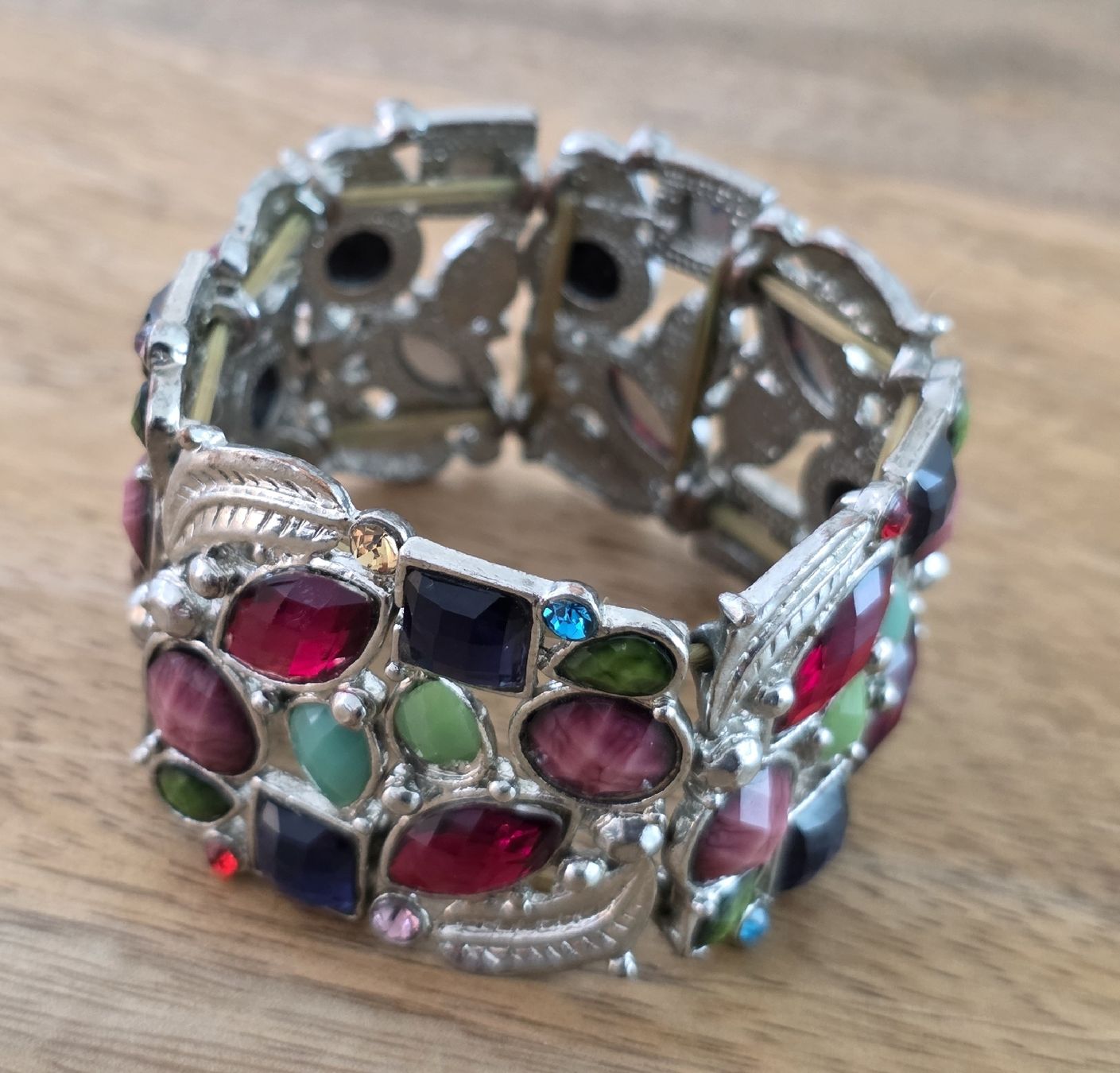 Armbänder & -reifen: Schönes Armband mit bunten Steinen – Gebraucht aus Rheinsulz von Gilea 1