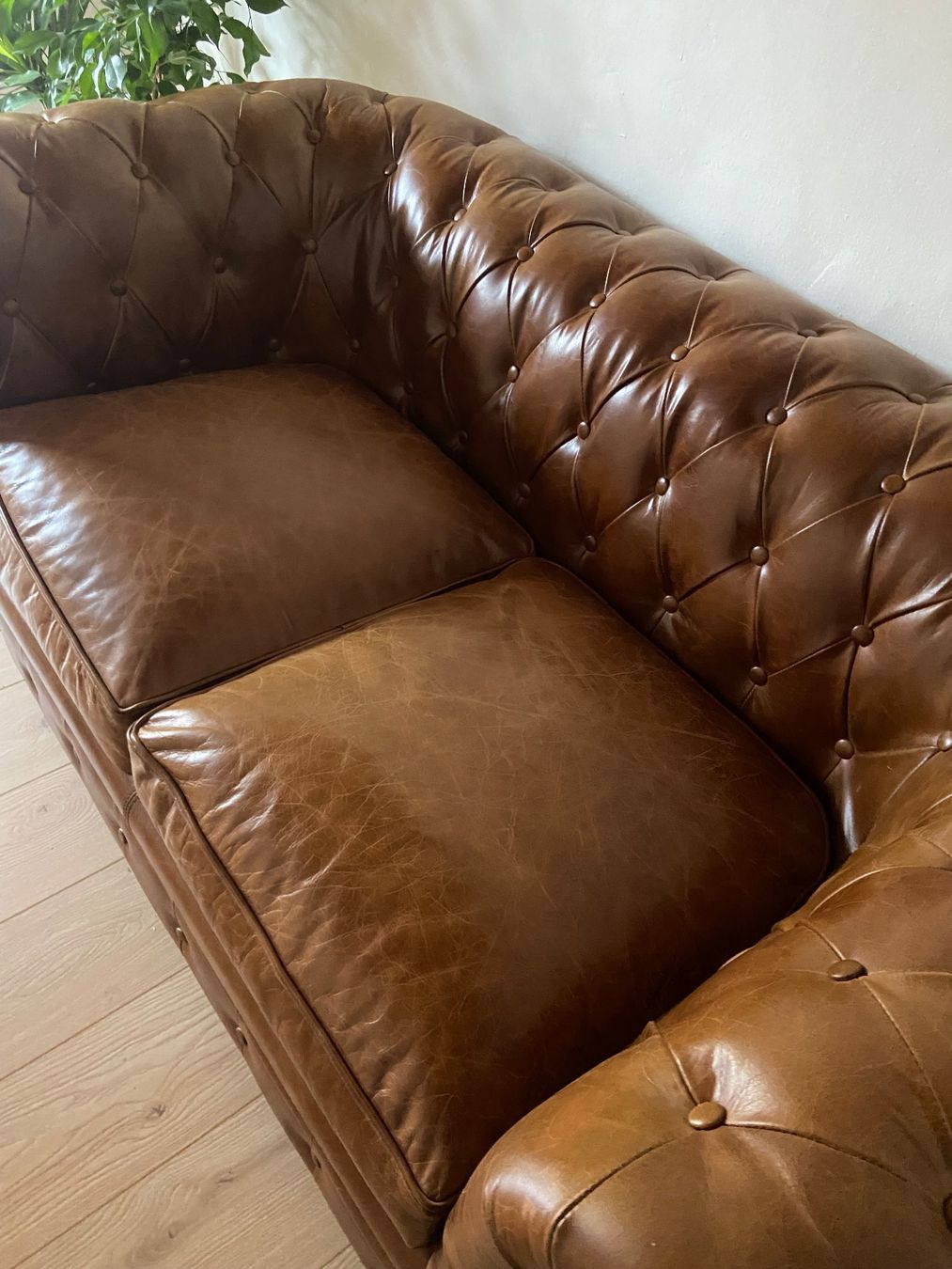 Maisons du monde Divani: Chesterfield. Divano in pelle originale – Usato da Losone venduto da wsz_pz7s 1