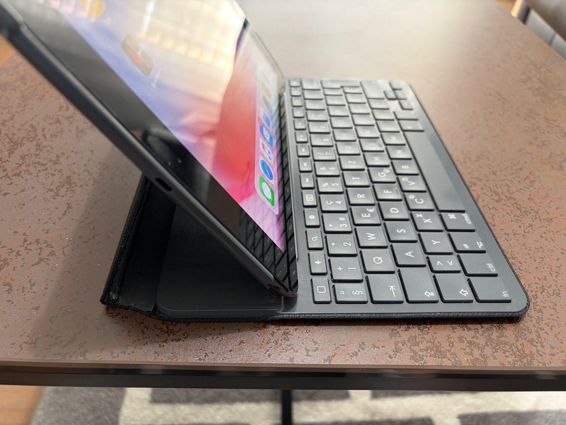Apple Tablettes PC: Apple Ipad Air A1475 Cellular mit Tastatur – D'occasion à Inwil par beat_qg9k 7