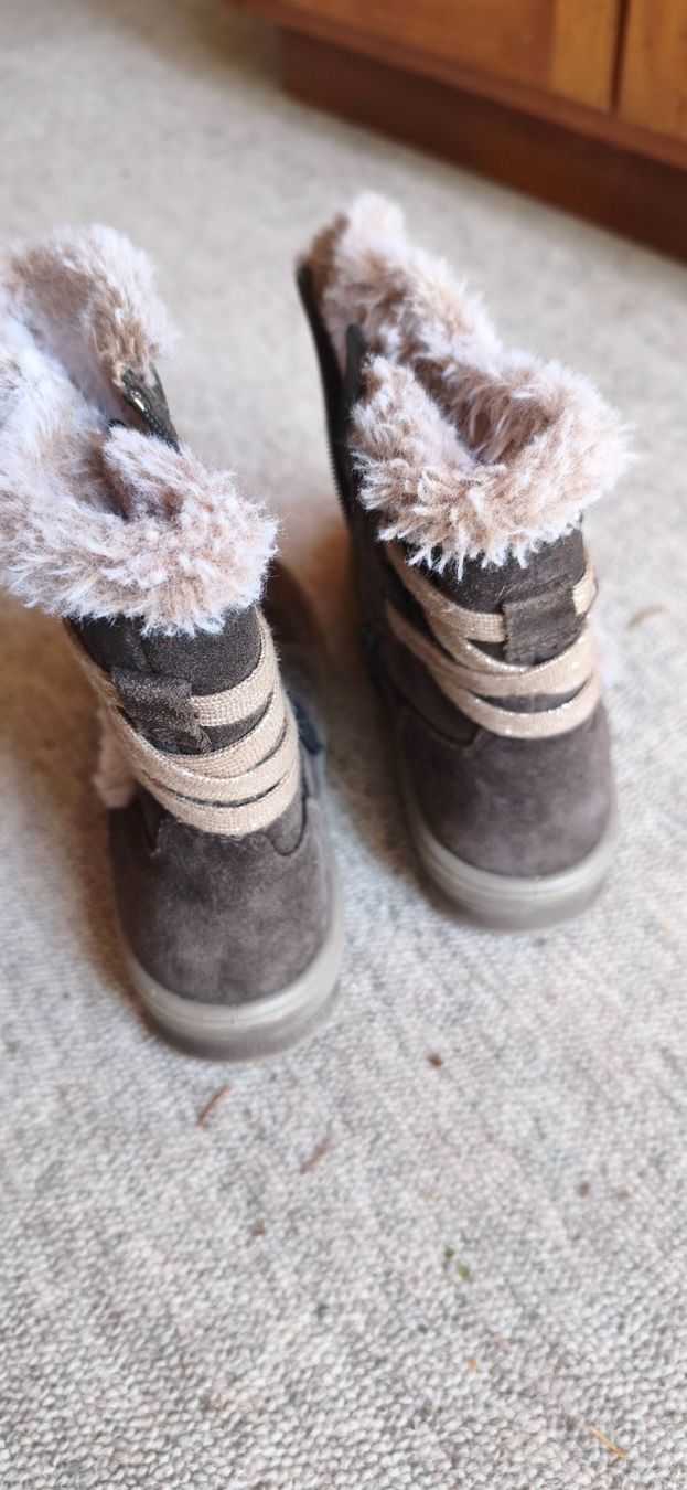 Scarpe da uomo: Winterstiefel Mädchen – Usato da Winterthur venduto da OldShatterhand1. 1