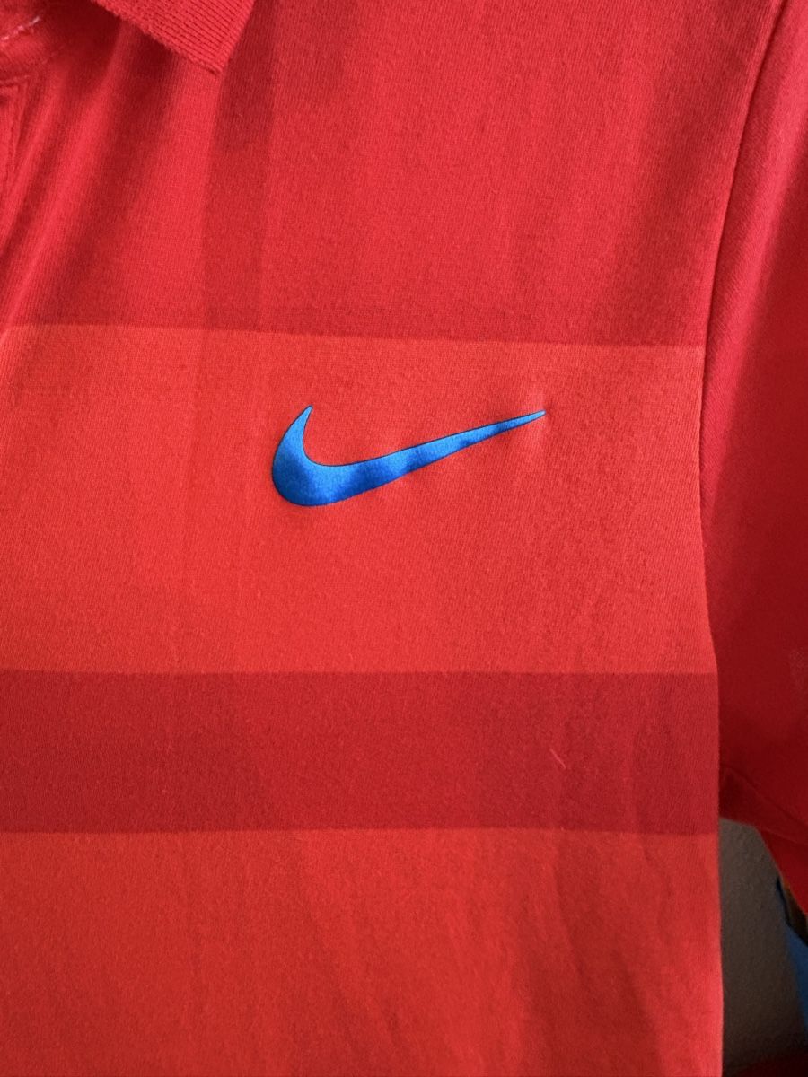 Nike Magliette Polo: Polo Nike Dri-Fit rouge rayé, Size S – Usato da Neuchâtel venduto da sharposneaks 2