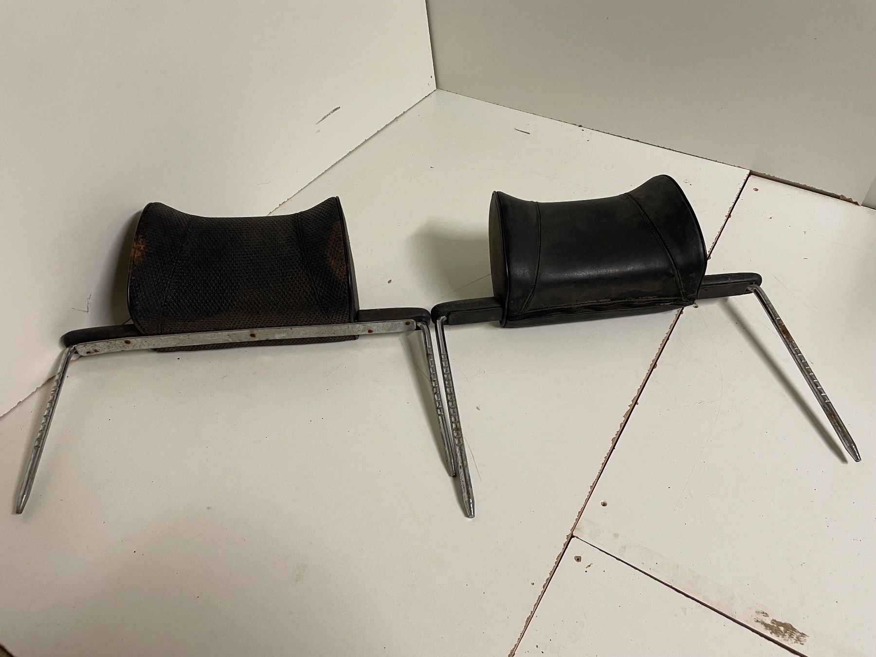 BMW Tutti pezzi di ricambio auto: Bmw 2002 Kopfstützen Oldtimer E3 E9 1502 1602 1802 2002 – Usato da Islikon venduto da Fritzfromswitzerland 2