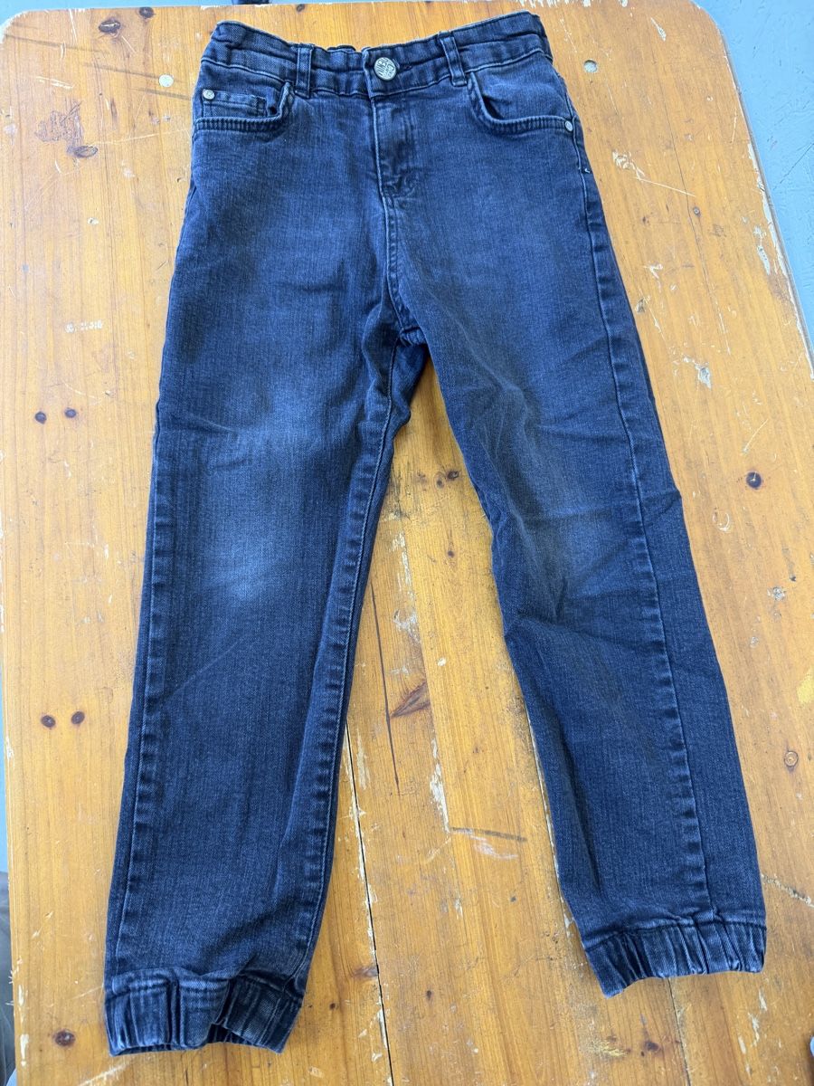 Pantaloni: Kinder Jeans mit Bündchen 116/122 – Usato da Gurmels venduto da SwissShop21