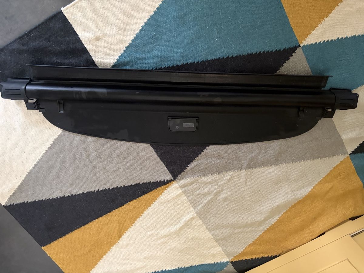 Volkswagen Autres accessoires p. véhicule: Kofferraumabdeckung Rollo Passat GTE – D'occasion à Wattenwil par effe1976