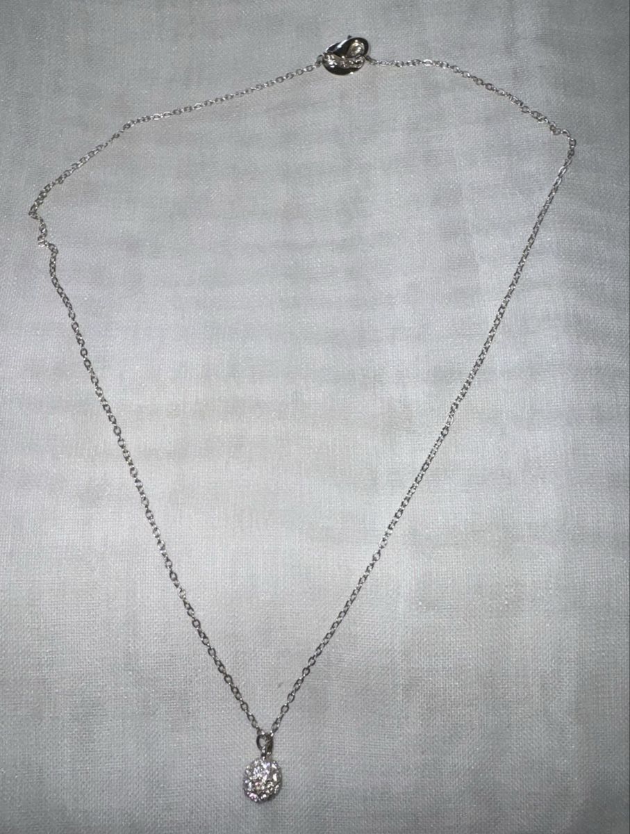 Catenine: Feine Modeschmuck-Kette mit Anhänger – Usato da Gümligen venduto da morticiaaddams