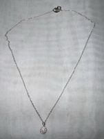 Feine Modeschmuck-Kette mit Anhänger