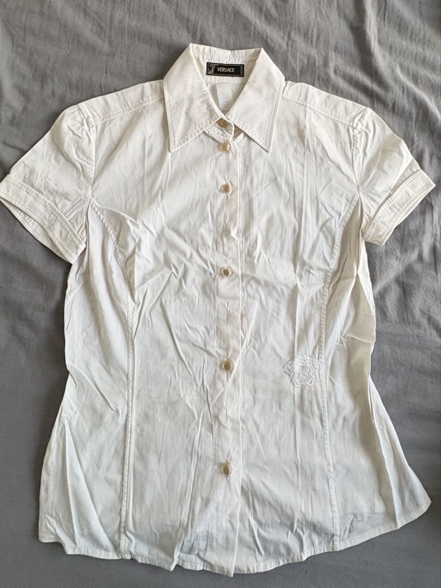 Versace Blusen: Camicia donna Versace maniche corte colore bianco – Gebraucht aus Giubiasco von mol_f9mf