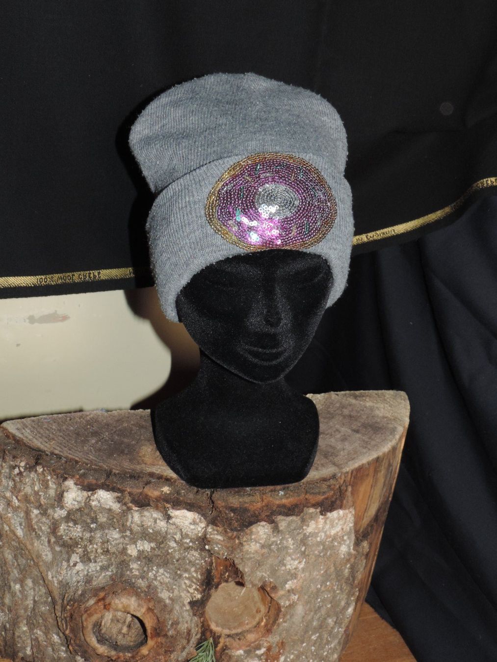 Hüte, Mützen & Caps: bonnet gris avec strass – Gebraucht aus Genève von Axelle333