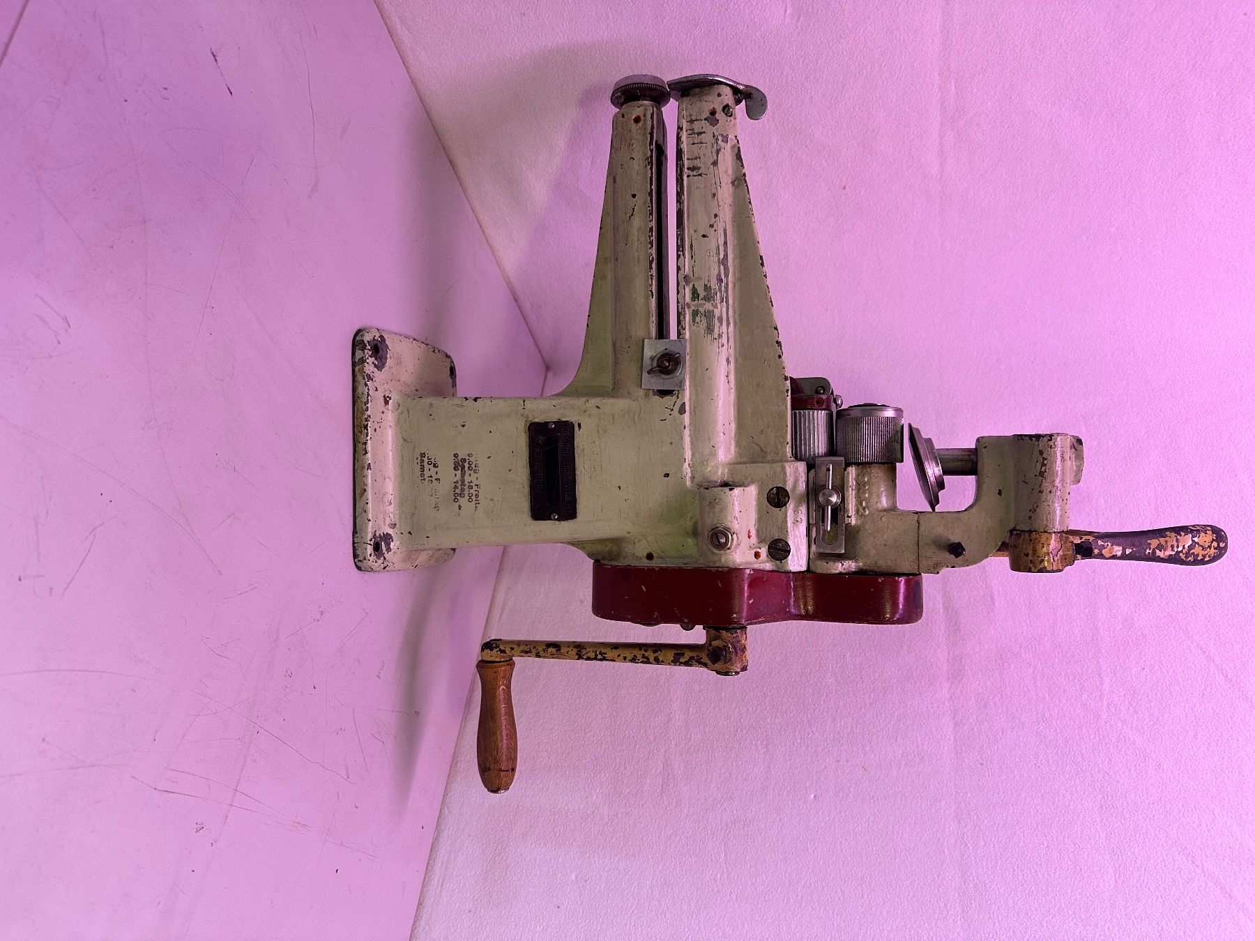 Tutte le macchine: Leather Slitting Machine - Vintage Craft Tool – Usato da Elsau venduto da MANWITHVAN 4