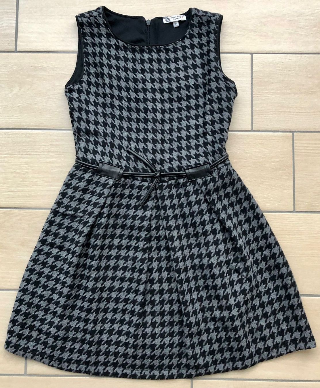Vestiti & Gonne: Robe noir/anthracite 134 – Nuovo (secondo la descrizione) da Moutier venduto da chicboutique