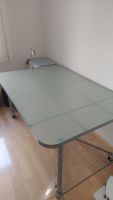 Schreibtisch mit Glasplatte auf Rollen, guter Zustand