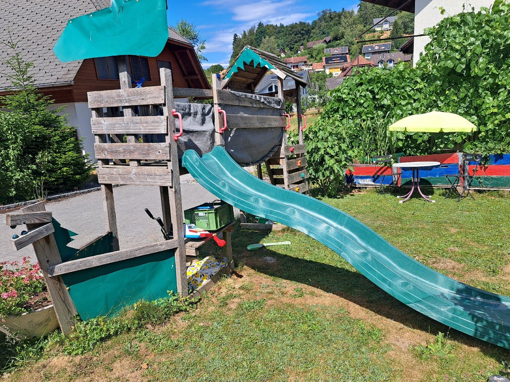 Casette per bambini: Spielturm Holz mit Rutsche und Kletterwand – Usato da Grasswil venduto da Natali.H