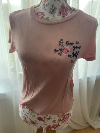 Kurzes Shirt mit Druck Gr S