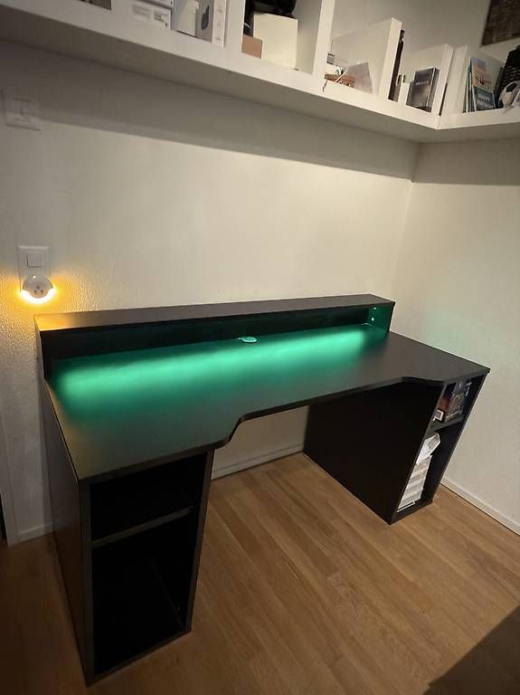 Schreibtische: Gaming-Schreibtisch FOR PLAYER mit LED  – Gebraucht aus Schlieren von Denda01 1