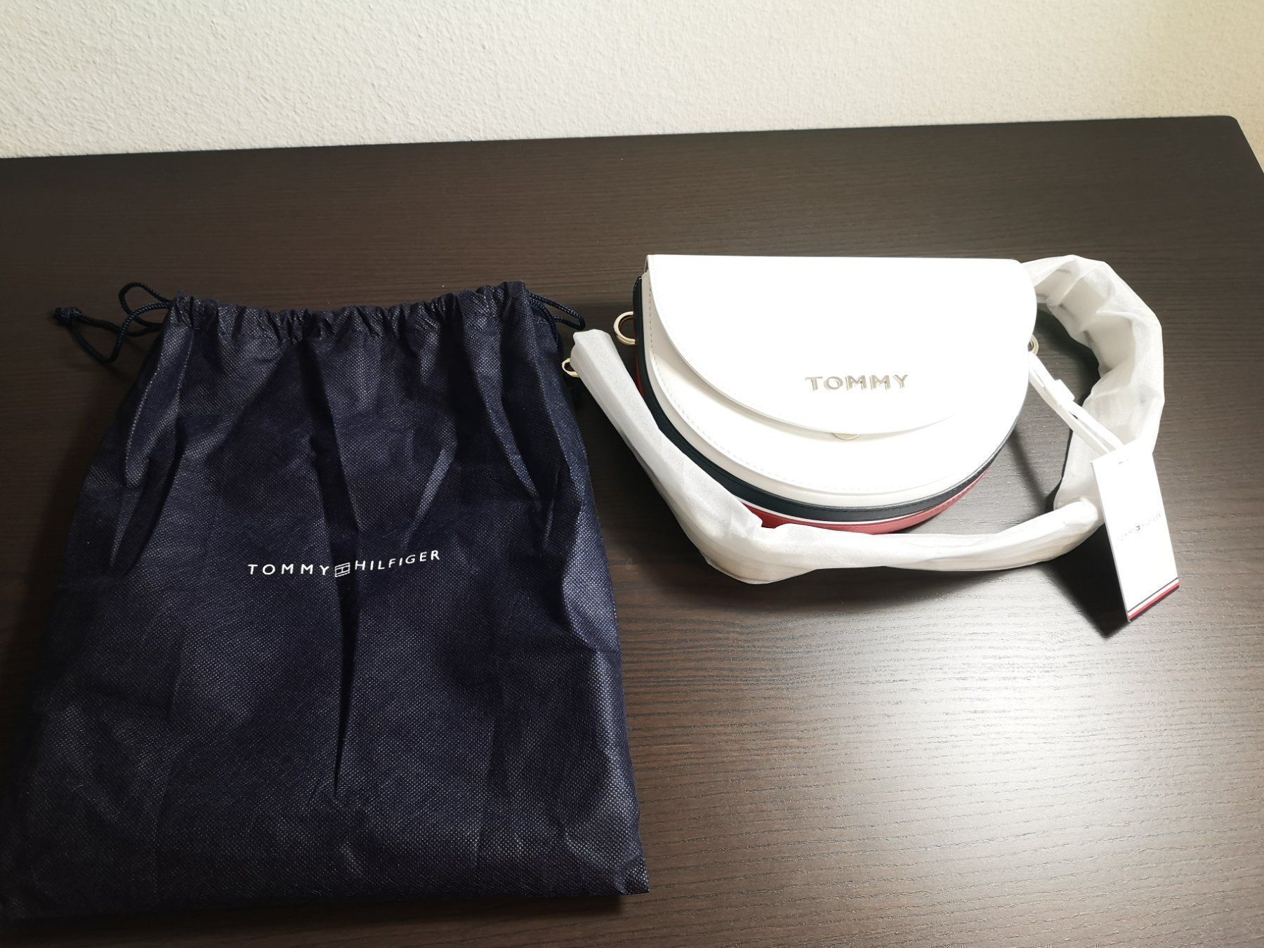 Tommy Hilfiger Borse da donna: Tommy Hilfiger  STAPLE SADDLE – Nuovo e nell'imballaggio originale da Bassersdorf venduto da tatankapanca 2