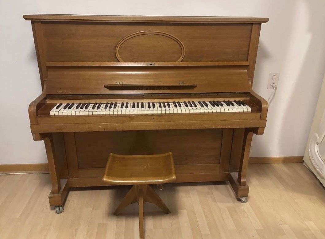 Musikinstrumente: Klavier – Gebraucht aus Arbon von yeb_5tcf 2
