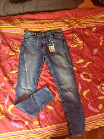 ONLY Jeans blau Gr. XL/32 Riss-Optik 