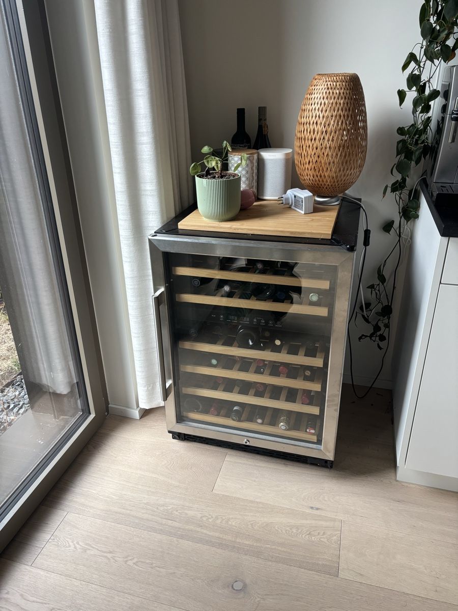 Réfrigérateurs: Kibernetik 2-Zonen wine cooler – Défectueux à Rüschlikon par Dbloemhof