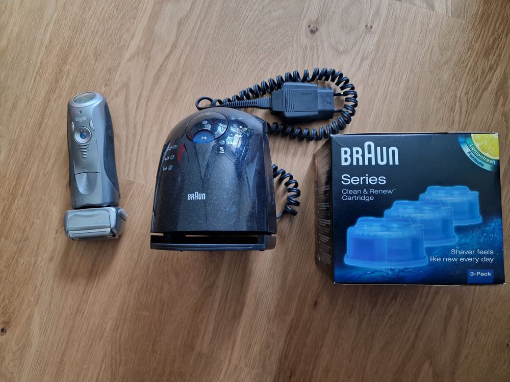 Braun Series 7 Rasierer mit Reinigungsstation & -kartuschen