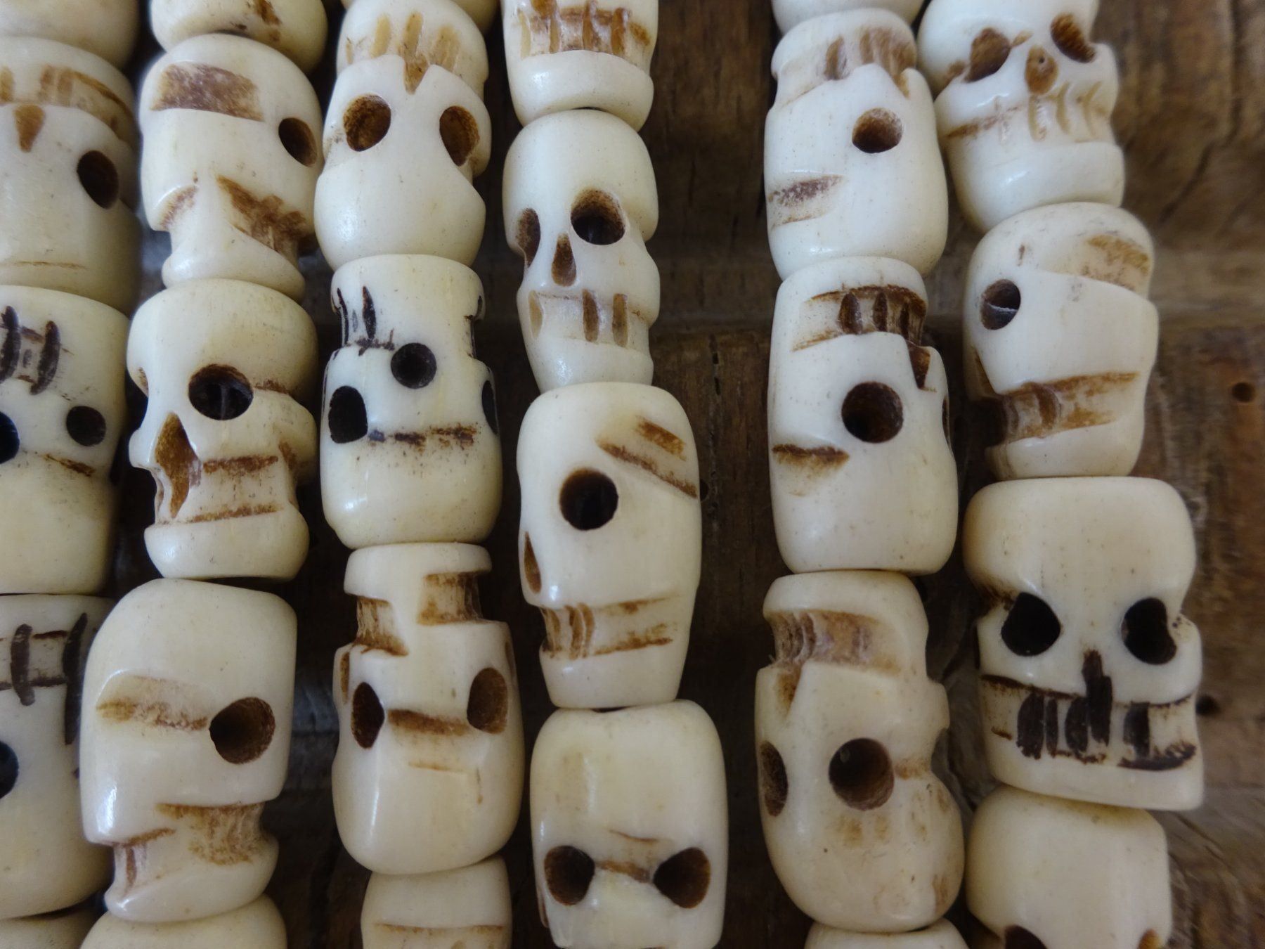 Catenine: Totenkopf Mala / Ethno – Usato da Esslingen venduto da FetteSchnecke 2