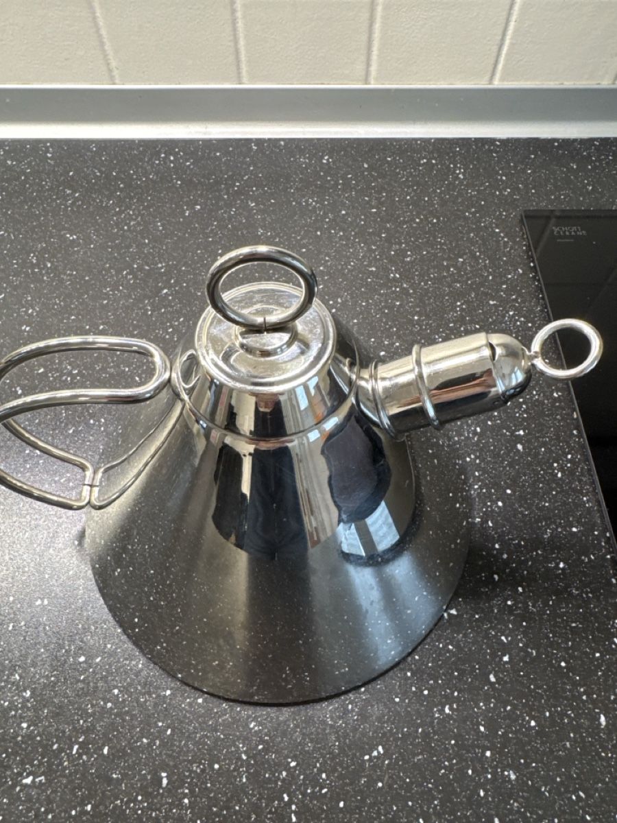 WMF Wasserkocher: WMF Cromargan Stainless Steel Tea Kettle - Modern Design – Gebraucht aus Zürich von Mari123 3